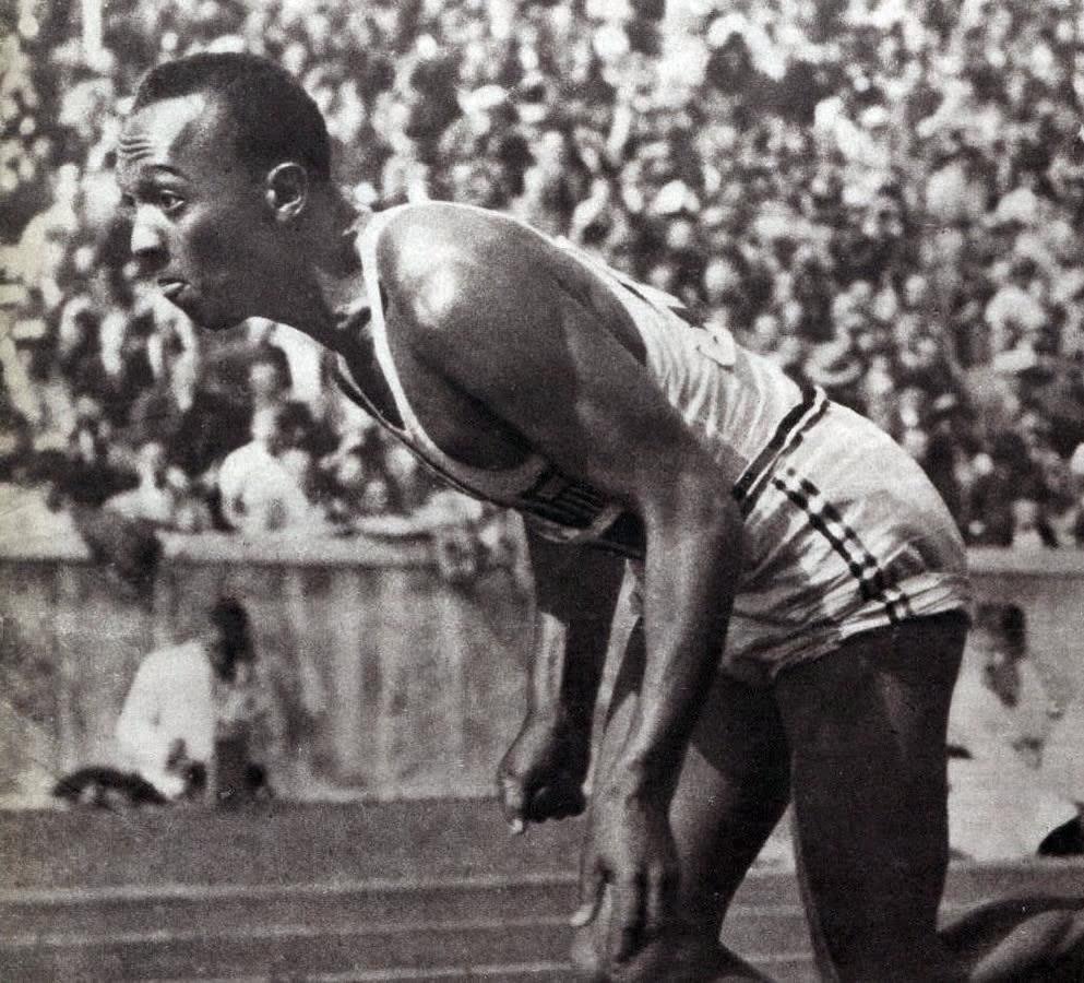 Jesse Owens aux Jeux olympiques de Berlin, en 1936.