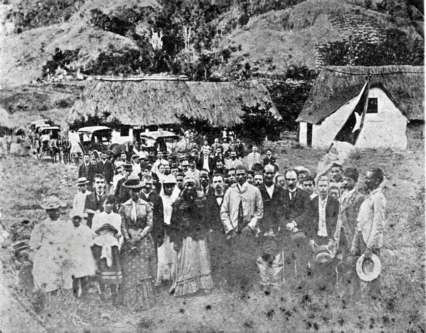 José Martí (en el centro, de pie) con simpatizantes del Partido Revolucionario Cubano en 1892.