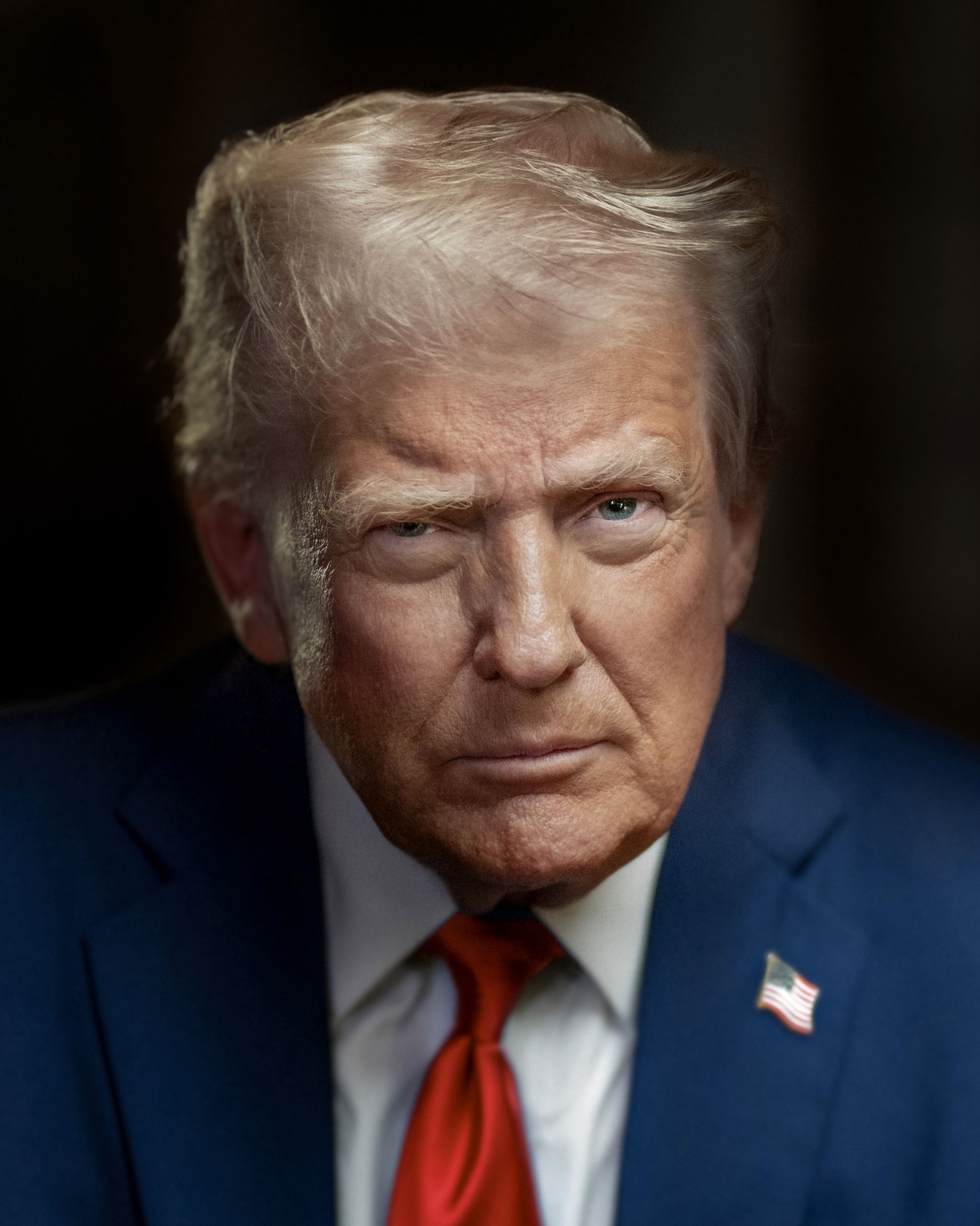 Retrato oficial de Donald Trump de 2025, con traje oscuro y corbata