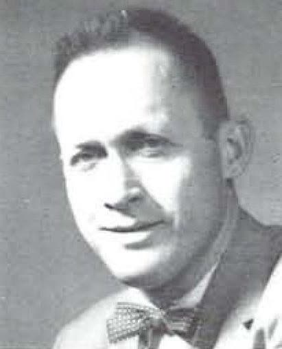 Bill Bowerman, entrenador de atletismo y cofundador de la empresa.